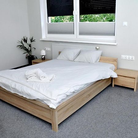 Pokoje, Apartamenty, Restauracja Marcus Oborniki Kültér fotó