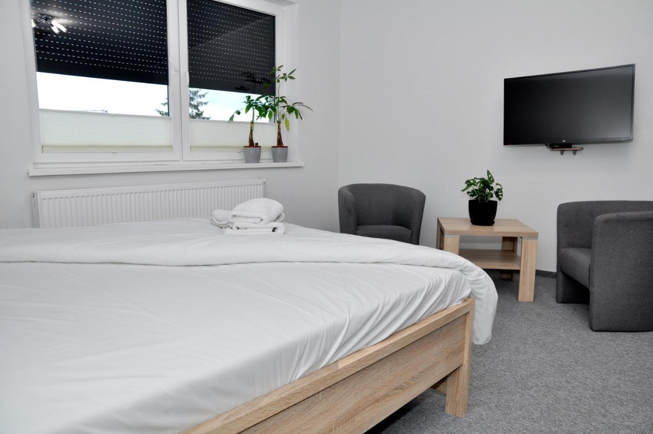Pokoje, Apartamenty, Restauracja Marcus Oborniki Kültér fotó