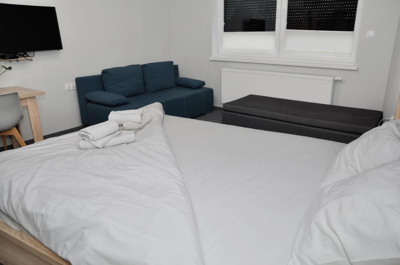 Pokoje, Apartamenty, Restauracja Marcus Oborniki Kültér fotó