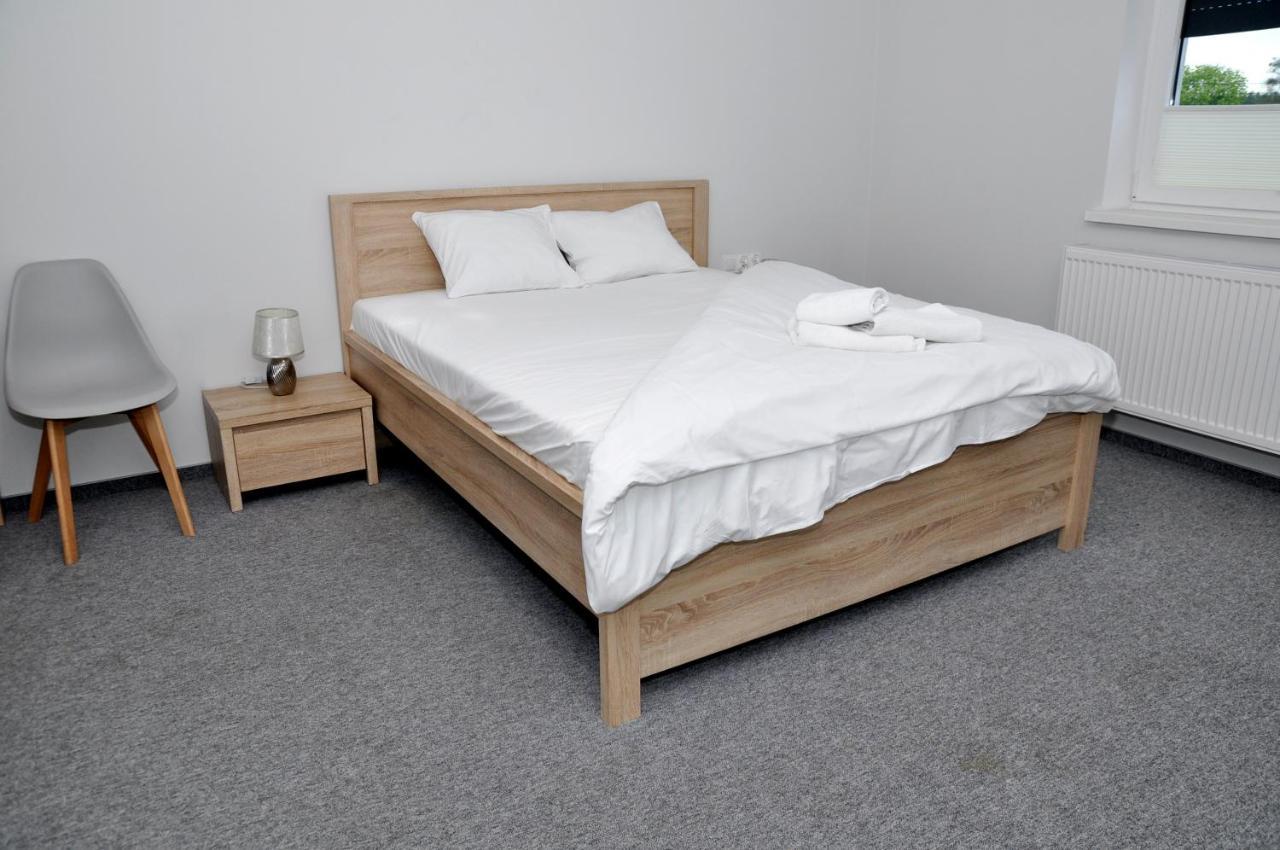 Pokoje, Apartamenty, Restauracja Marcus Oborniki Kültér fotó