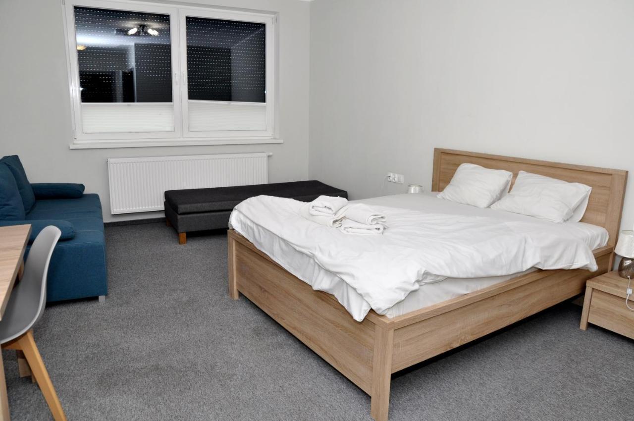 Pokoje, Apartamenty, Restauracja Marcus Oborniki Kültér fotó