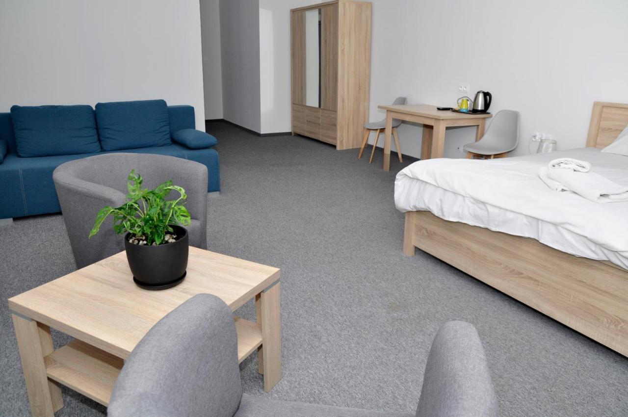 Pokoje, Apartamenty, Restauracja Marcus Oborniki Kültér fotó
