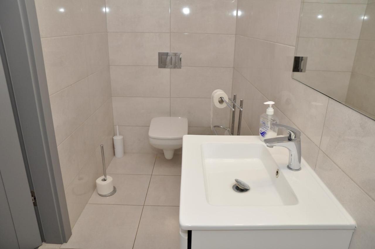 Pokoje, Apartamenty, Restauracja Marcus Oborniki Kültér fotó