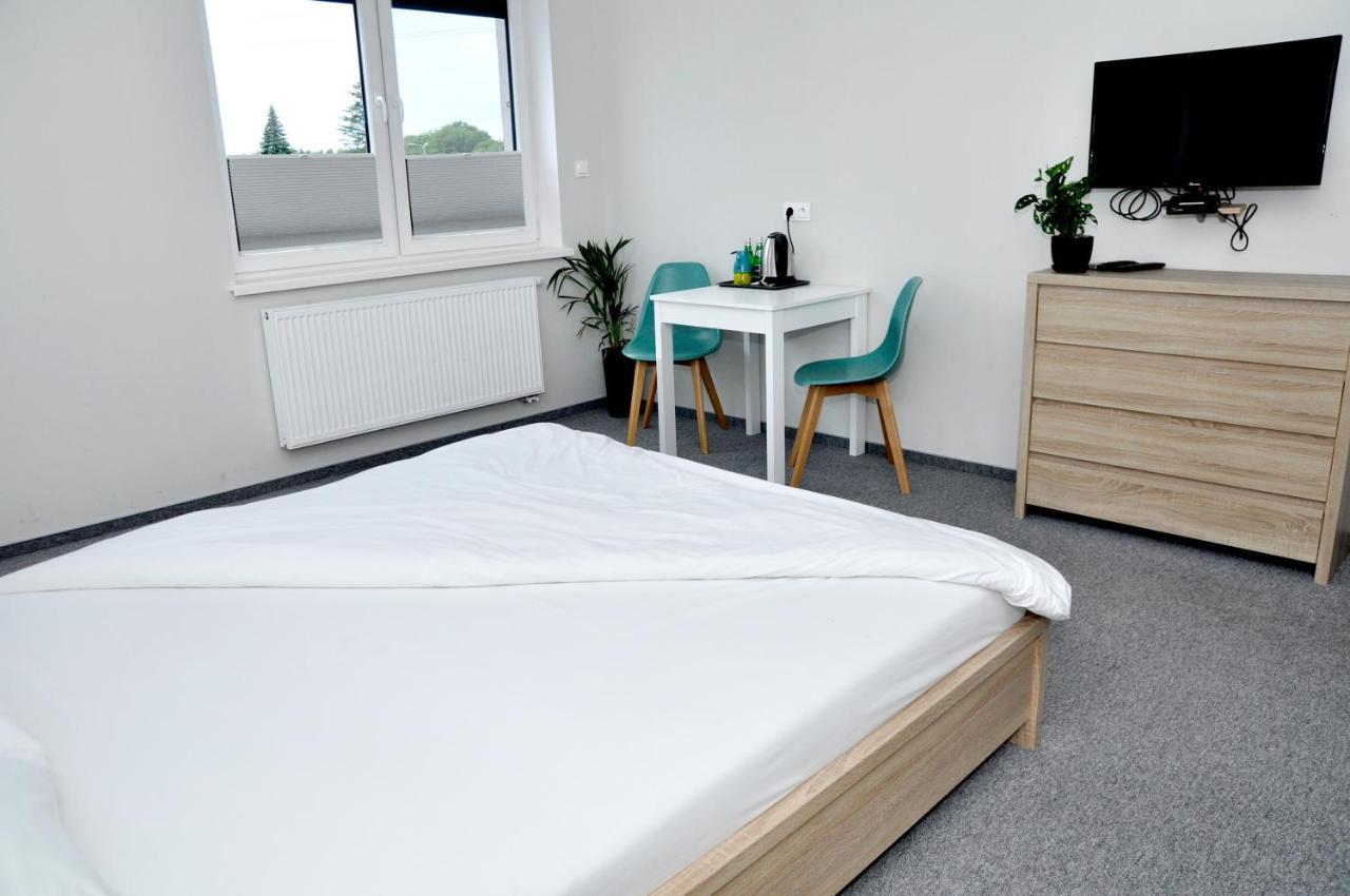 Pokoje, Apartamenty, Restauracja Marcus Oborniki Kültér fotó