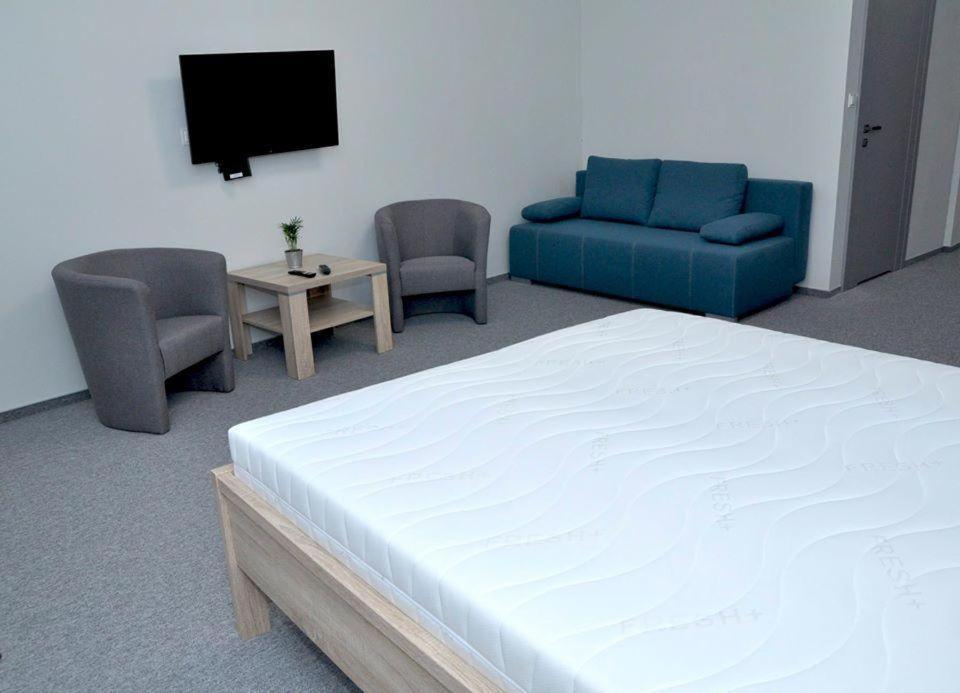 Pokoje, Apartamenty, Restauracja Marcus Oborniki Kültér fotó