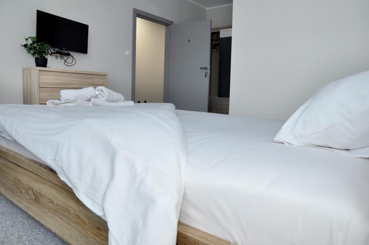 Pokoje, Apartamenty, Restauracja Marcus Oborniki Kültér fotó