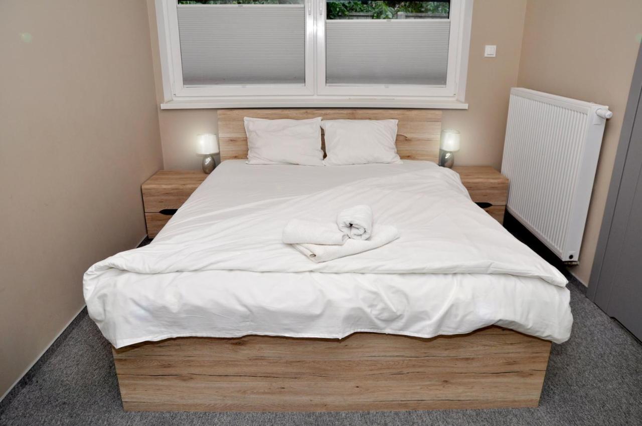 Pokoje, Apartamenty, Restauracja Marcus Oborniki Kültér fotó